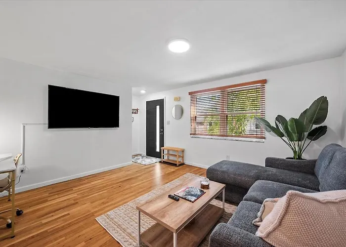 Stylish House Near Frick Park *